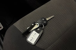 sininen Nissan NP300 2010 kuva 20.