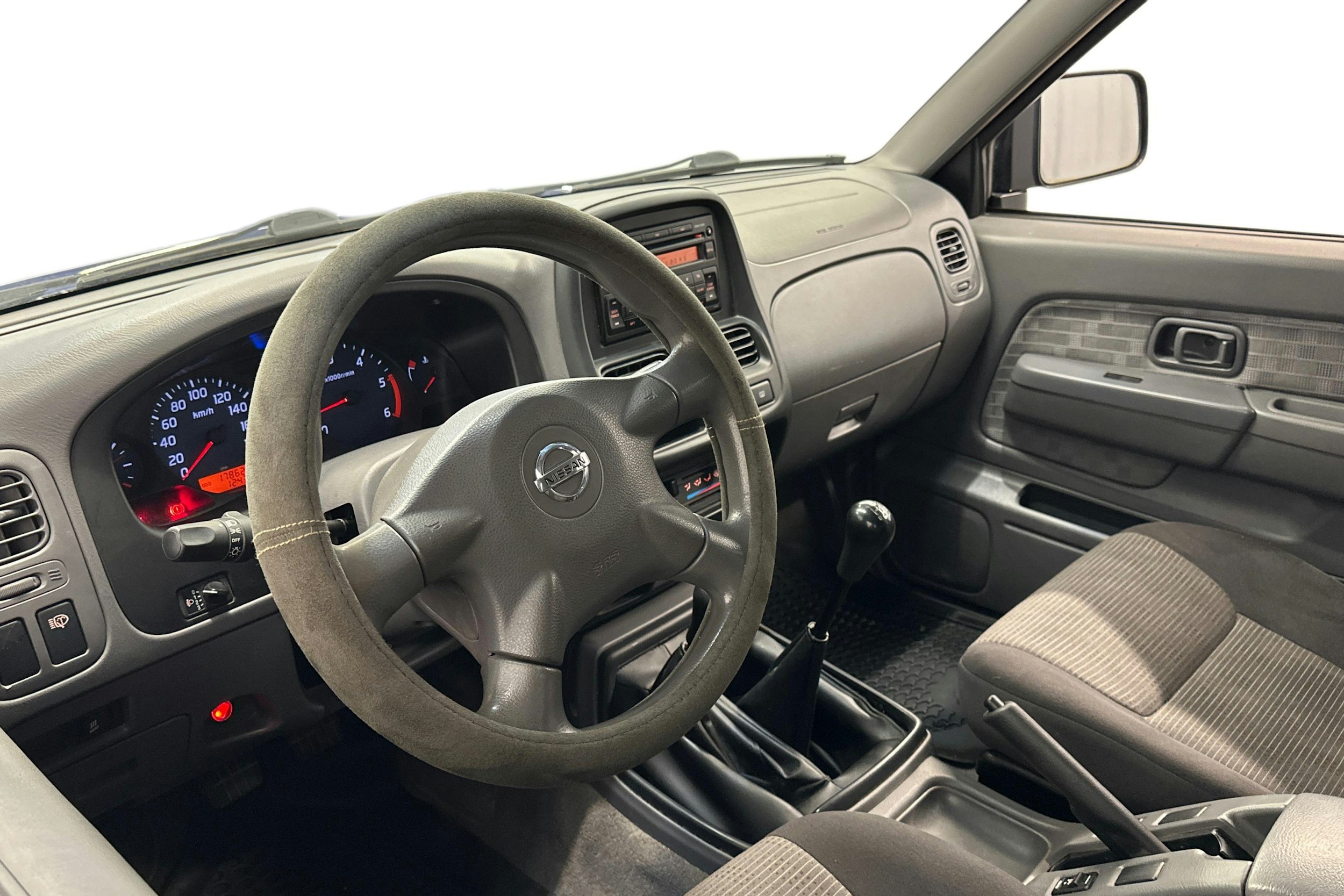 sininen Nissan NP300 2011 kuva 6.