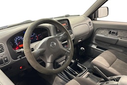 sininen Nissan NP300 2011 kuva 6.
