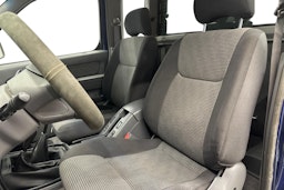 sininen Nissan NP300 2011 kuva 8.