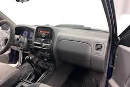 sininen Nissan NP300 2011 kuva 9.