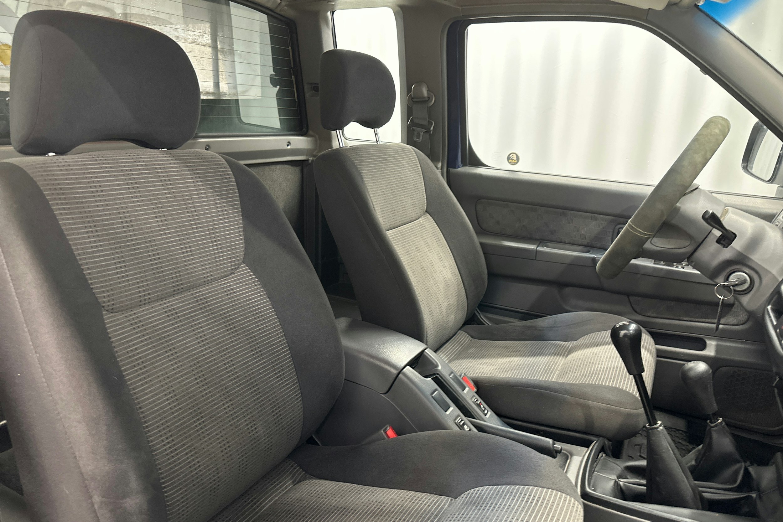 sininen Nissan NP300 2011 kuva 10.