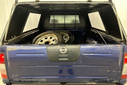 sininen Nissan NP300 2011 kuva 11.