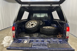 sininen Nissan NP300 2011 kuva 12.