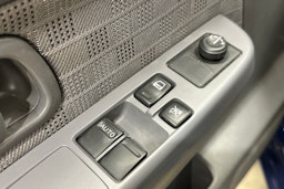 sininen Nissan NP300 2011 kuva 13.