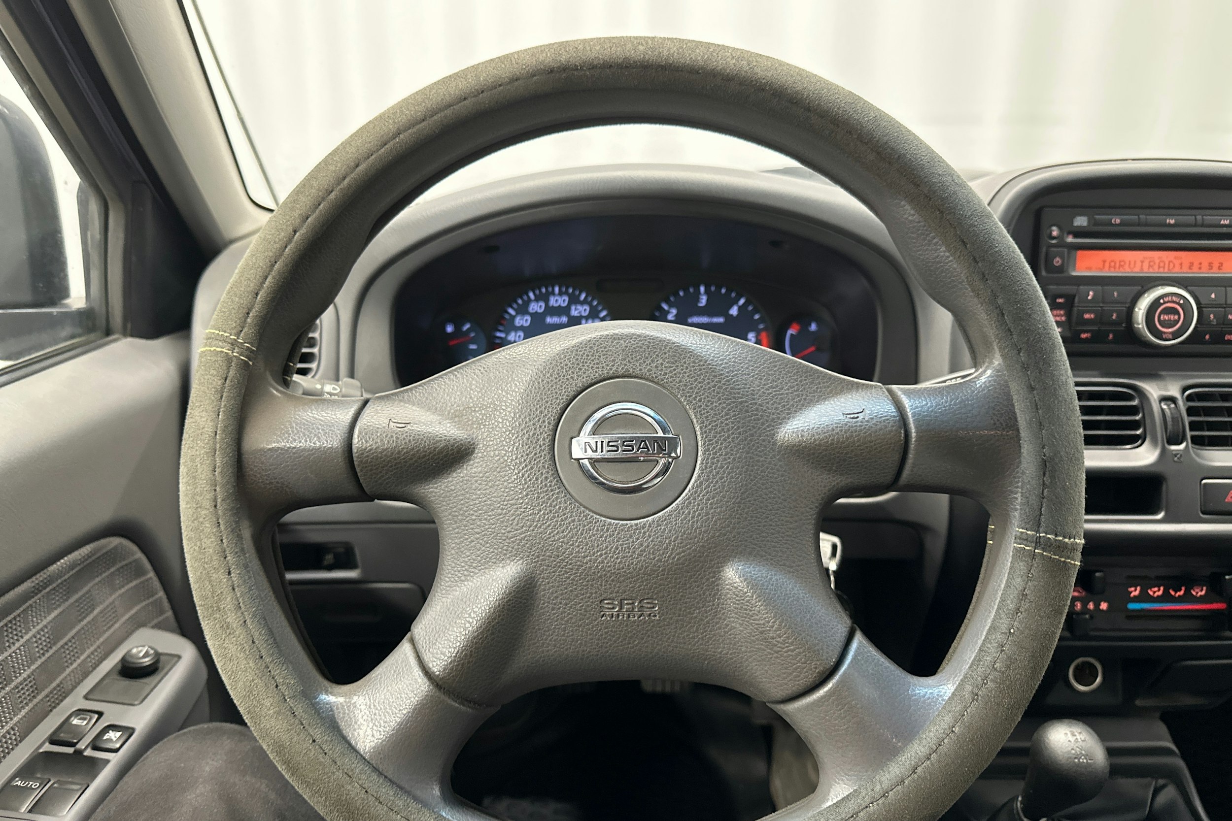 sininen Nissan NP300 2011 kuva 17.