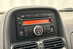 sininen Nissan NP300 2011 kuva 19.