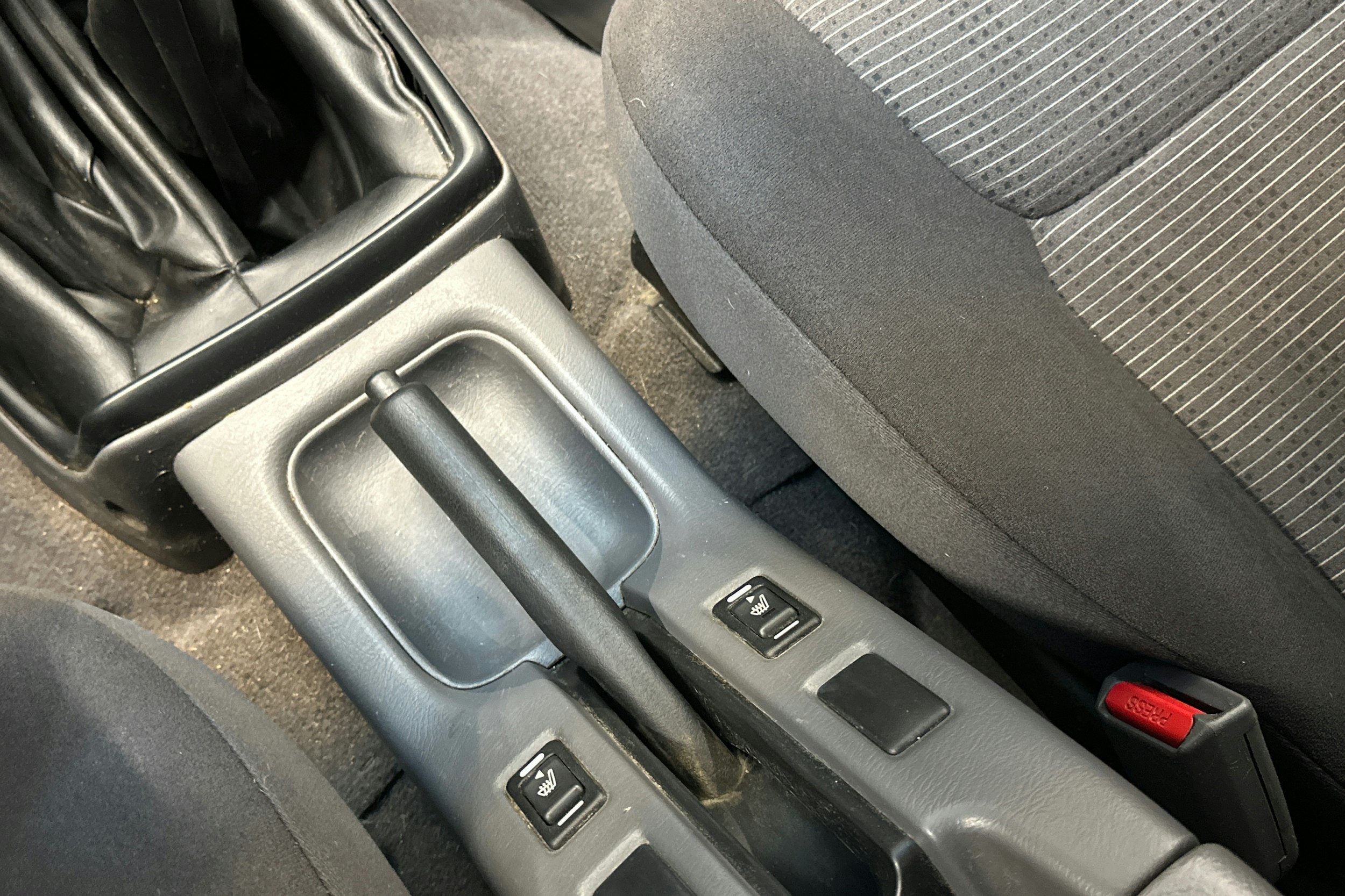 sininen Nissan NP300 2011 kuva 23.
