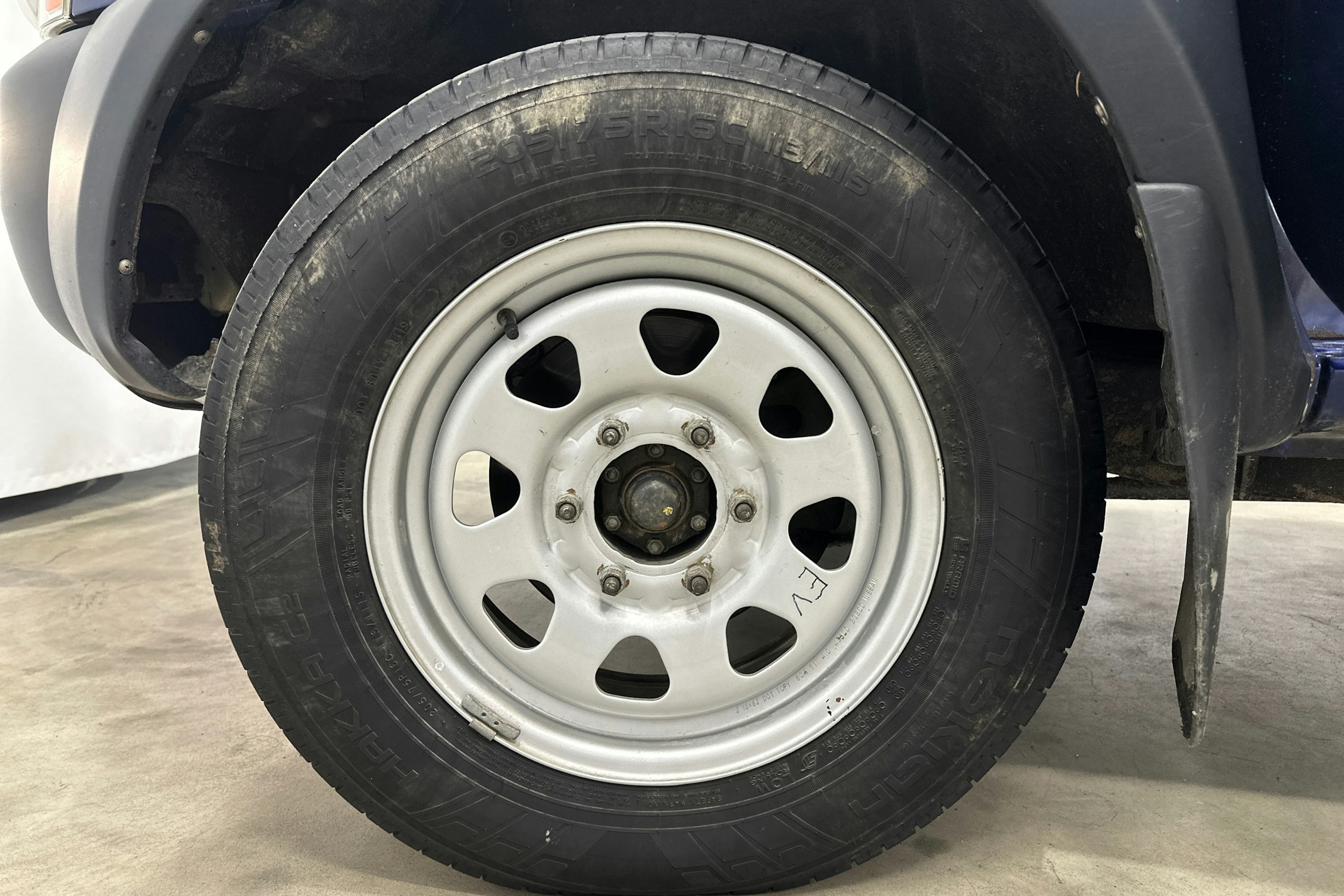 sininen Nissan NP300 2011 kuva 24.