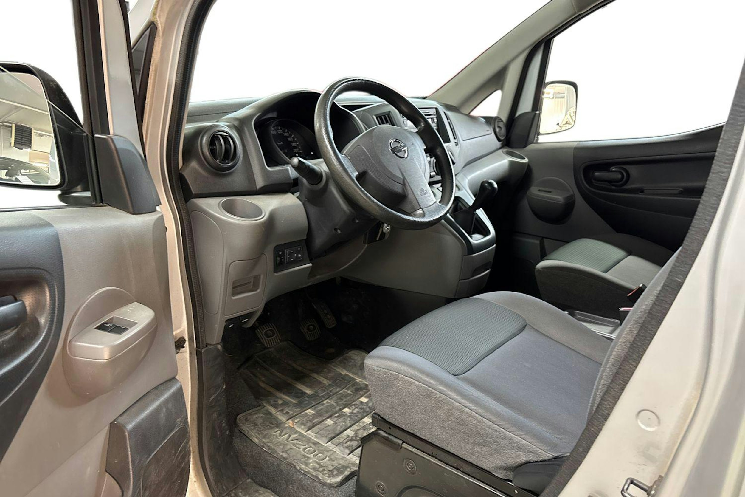 hopea Nissan NV200 2011 kuva 3.