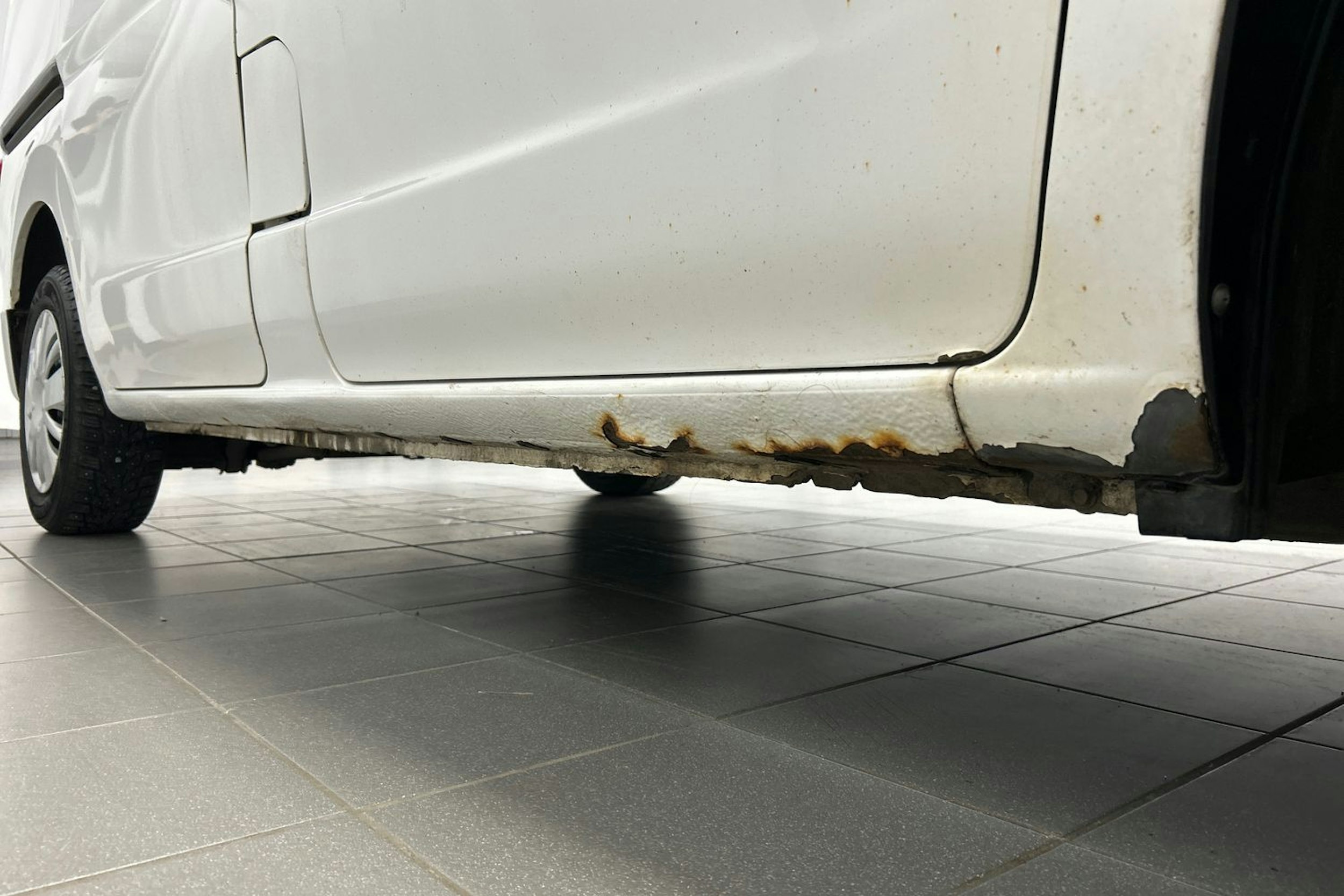 valkoinen Nissan NV200 2011 kuva 13.