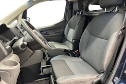 sininen Nissan NV200 2012 kuva 6.