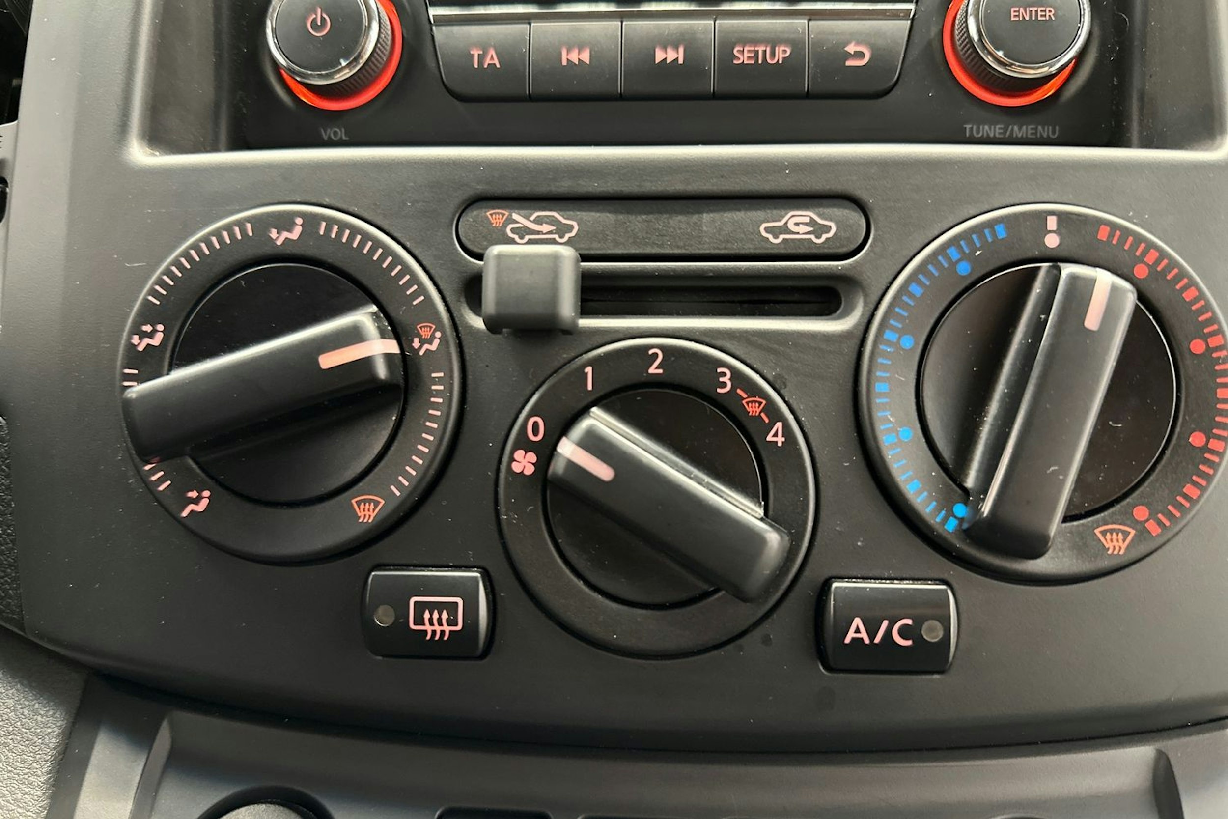 sininen Nissan NV200 2012 kuva 12.