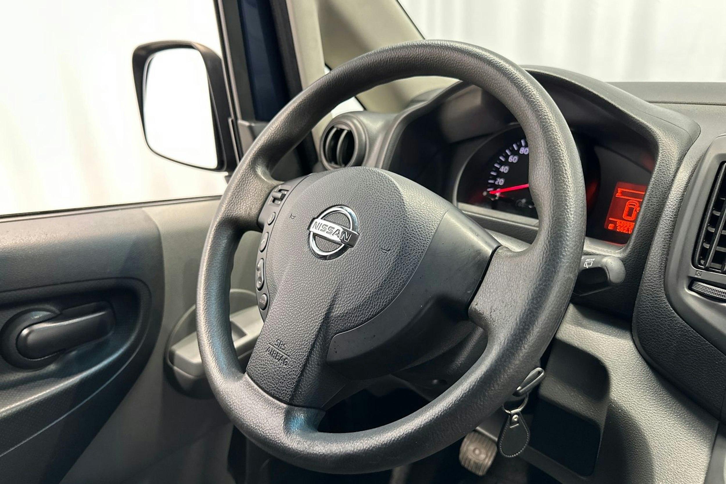 sininen Nissan NV200 2012 kuva 14.