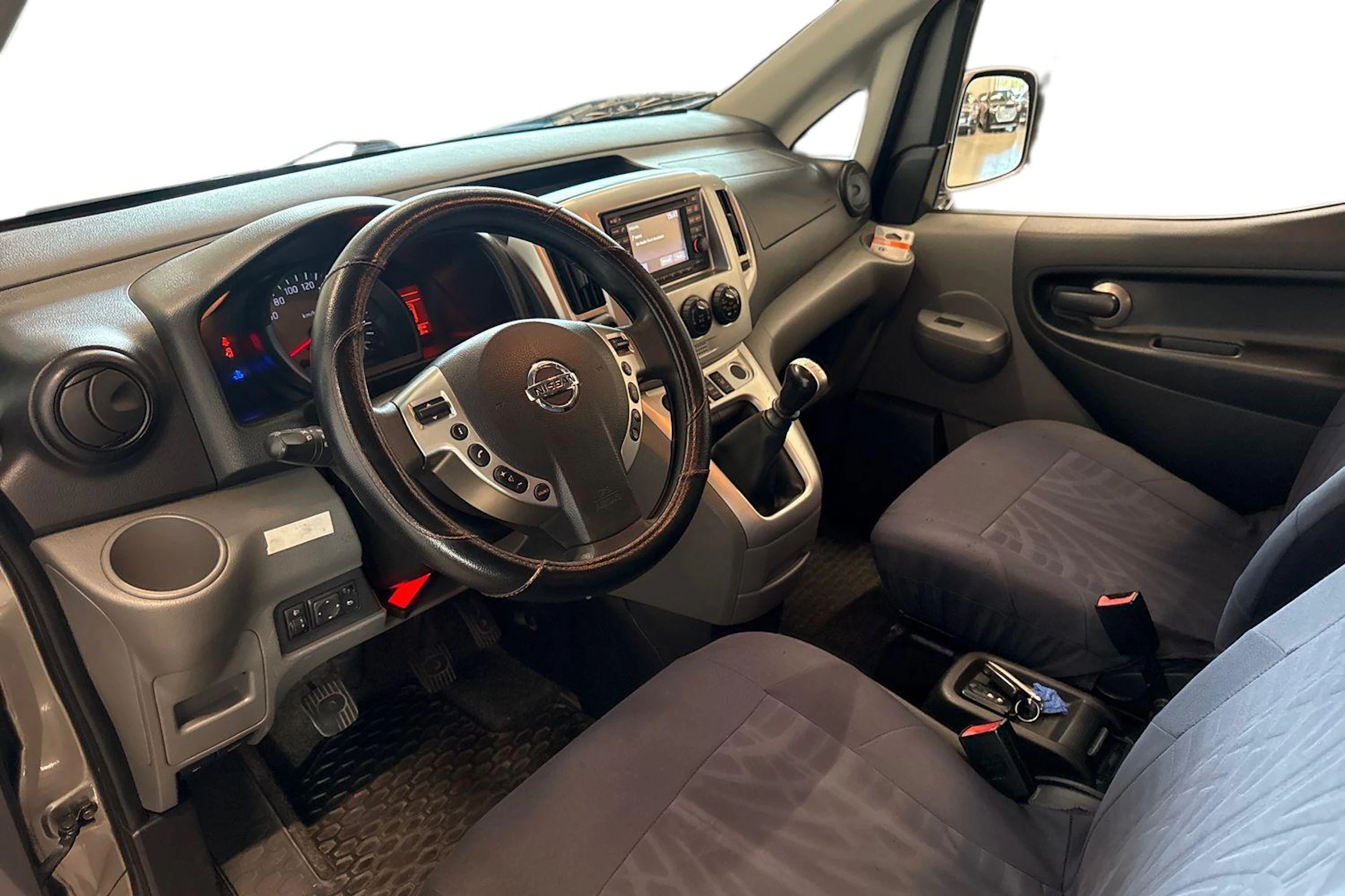 harmaa Nissan NV200 2013 kuva 6.