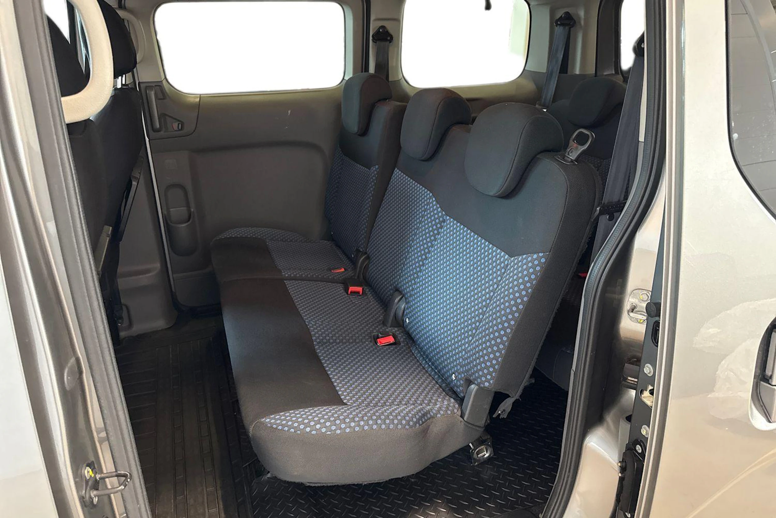harmaa Nissan NV200 2013 kuva 8.