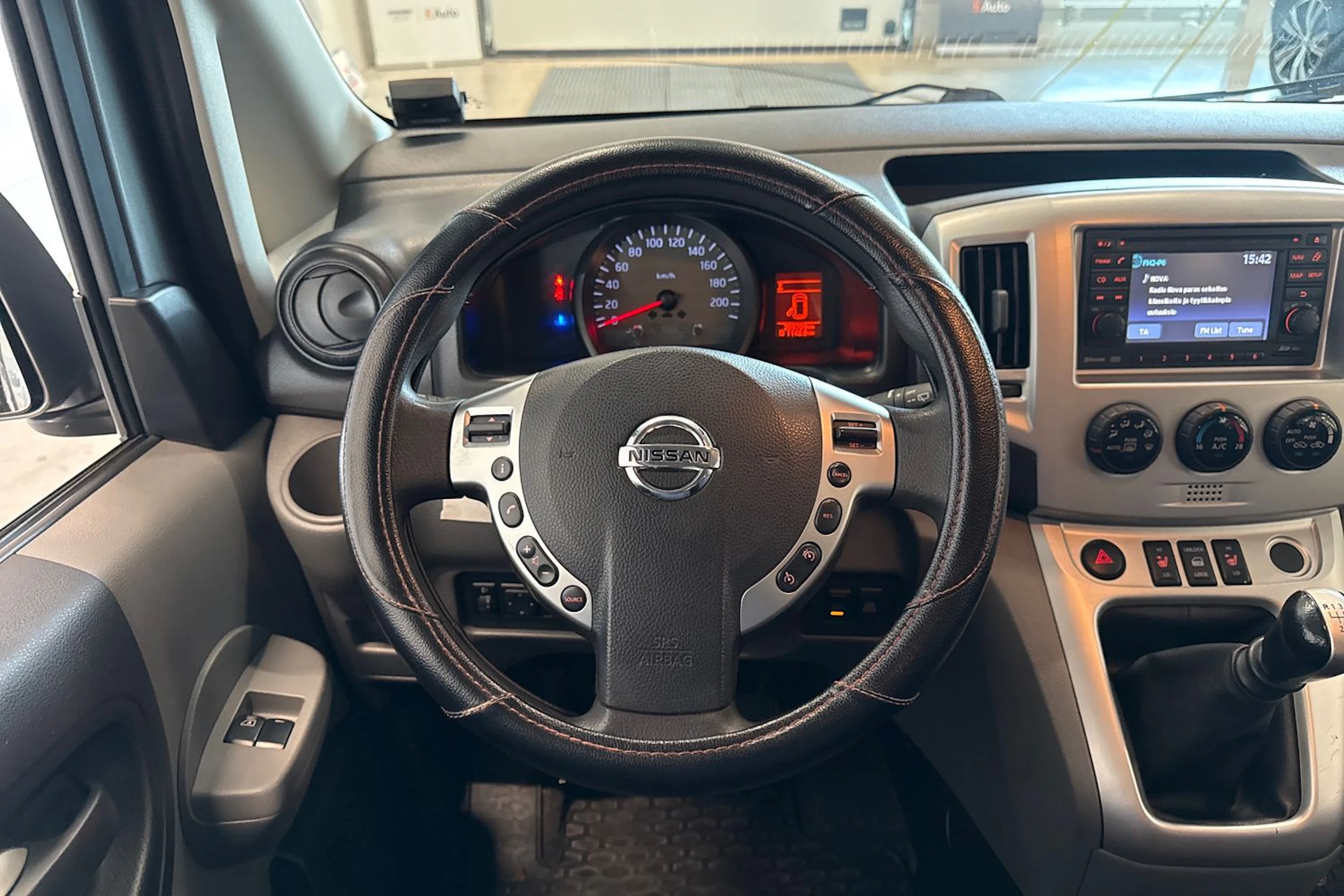 harmaa Nissan NV200 2013 kuva 11.