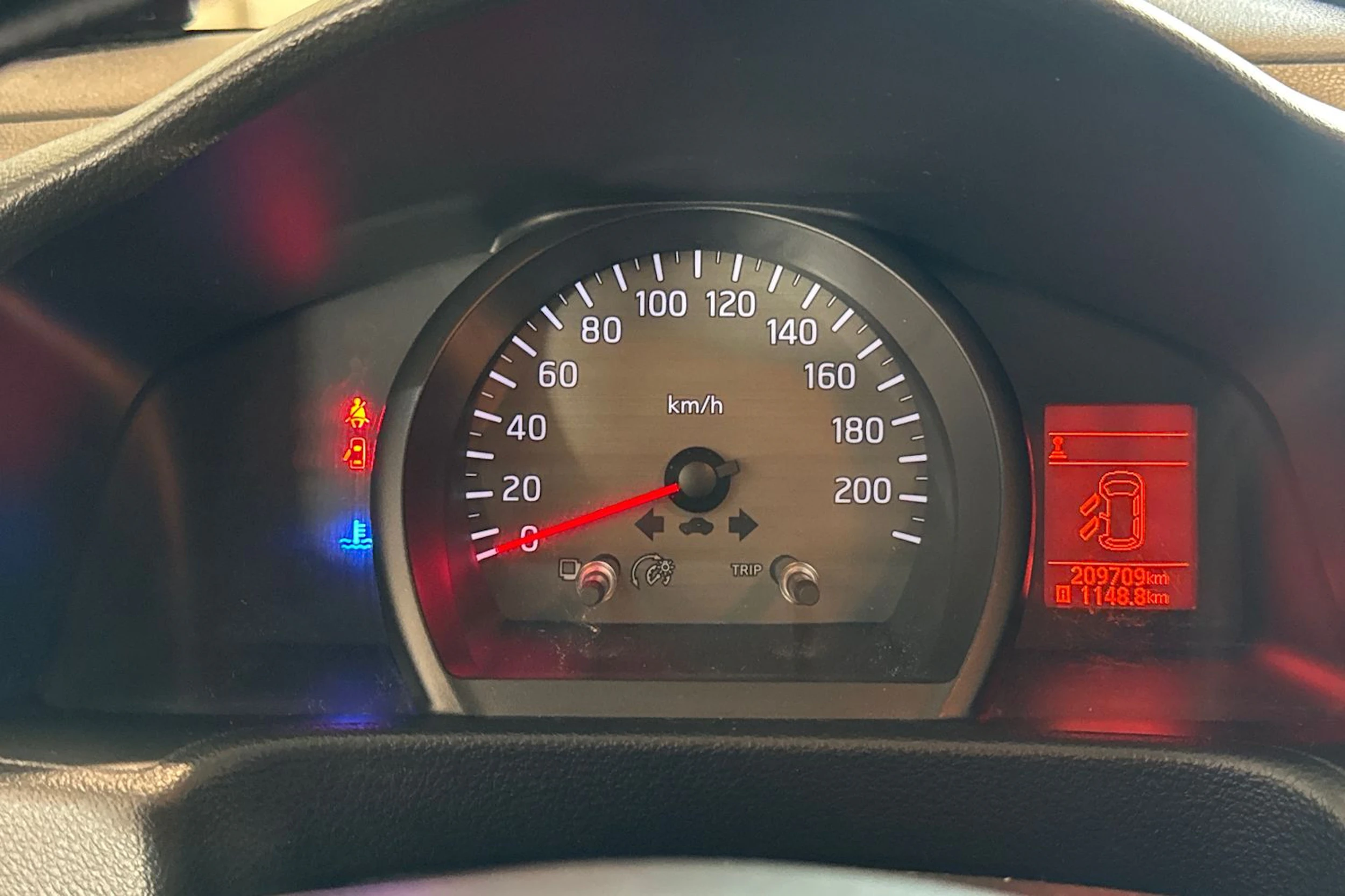 harmaa Nissan NV200 2013 kuva 14.