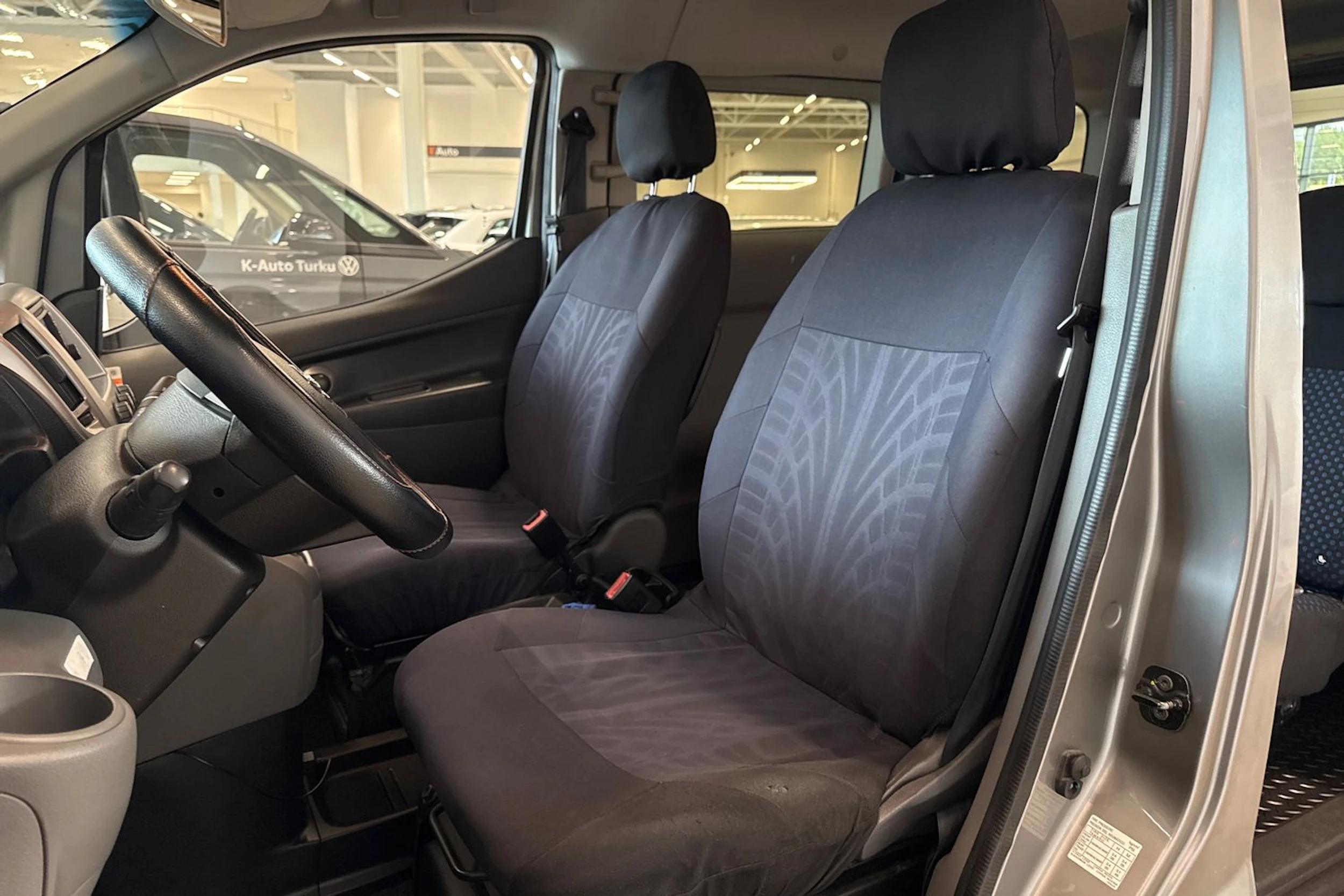 harmaa Nissan NV200 2013 kuva 20.