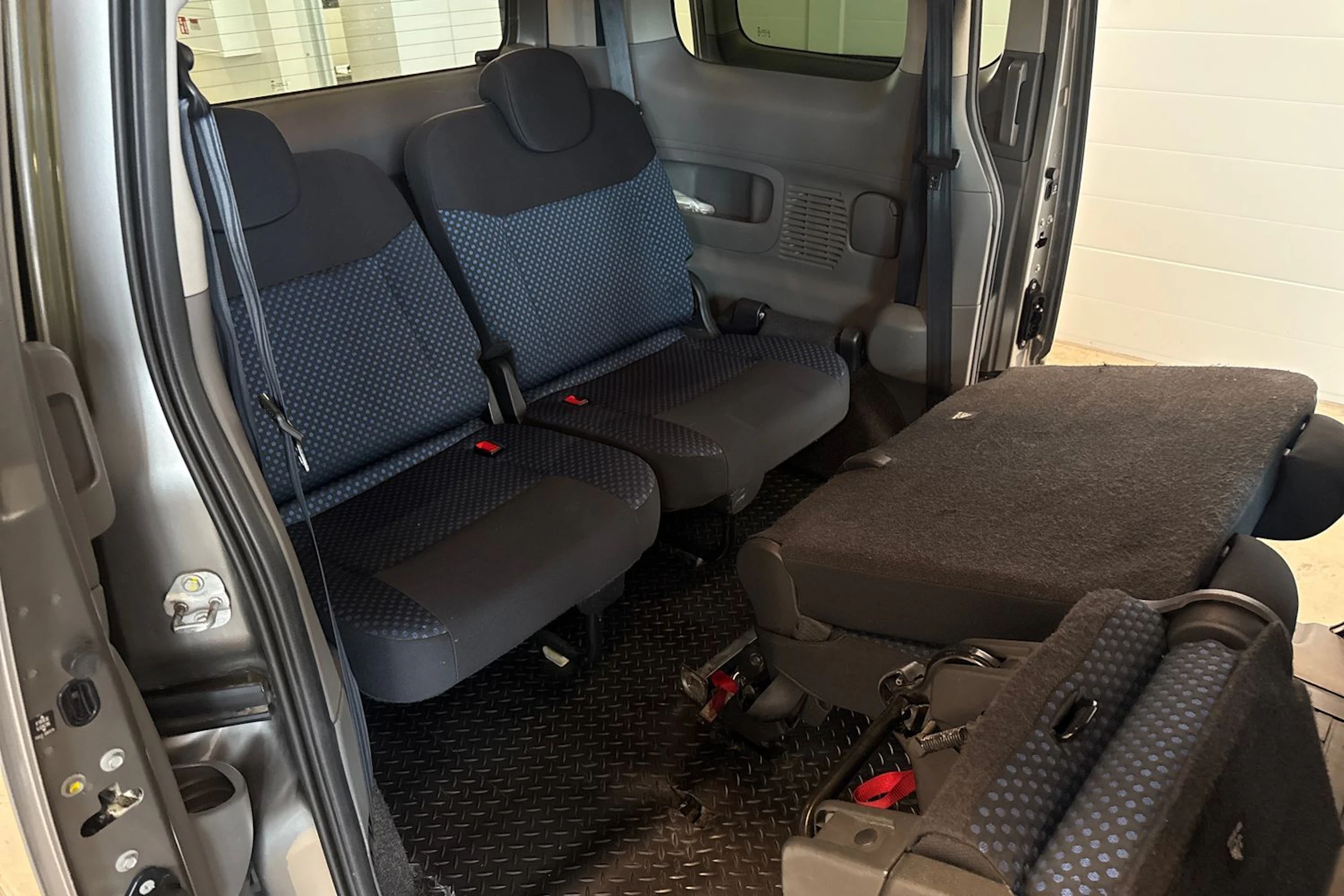harmaa Nissan NV200 2013 kuva 22.