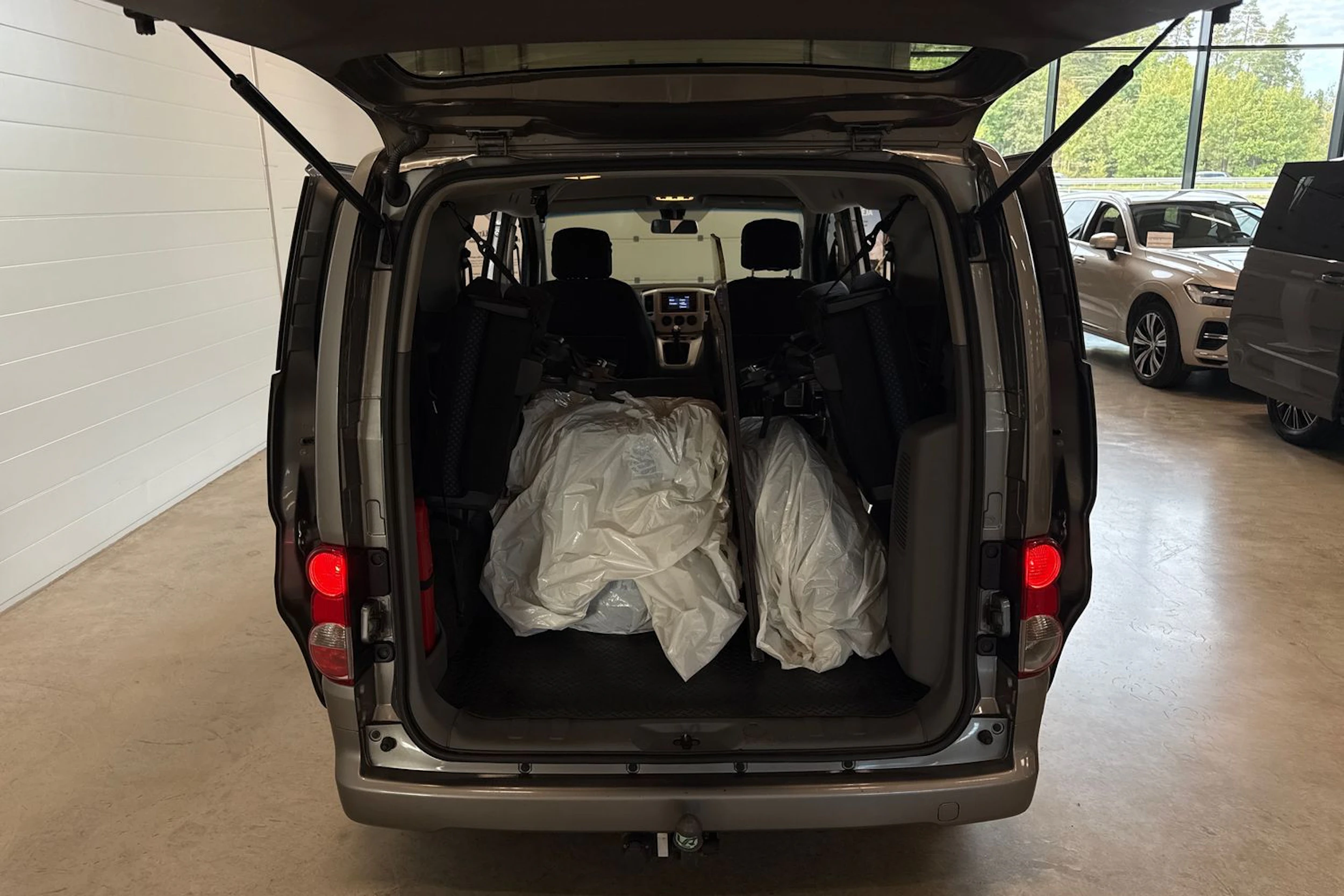 harmaa Nissan NV200 2013 kuva 23.