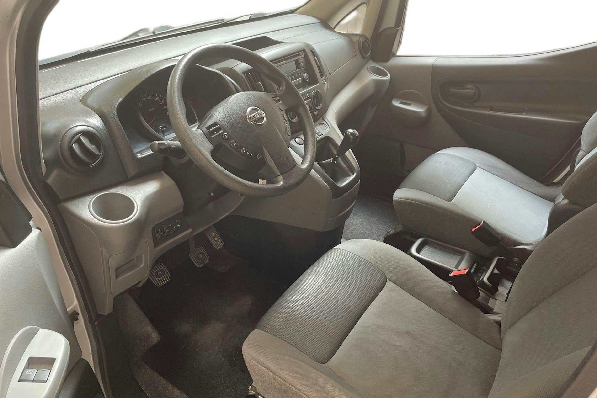 hopea Nissan NV200 2013 kuva 6.