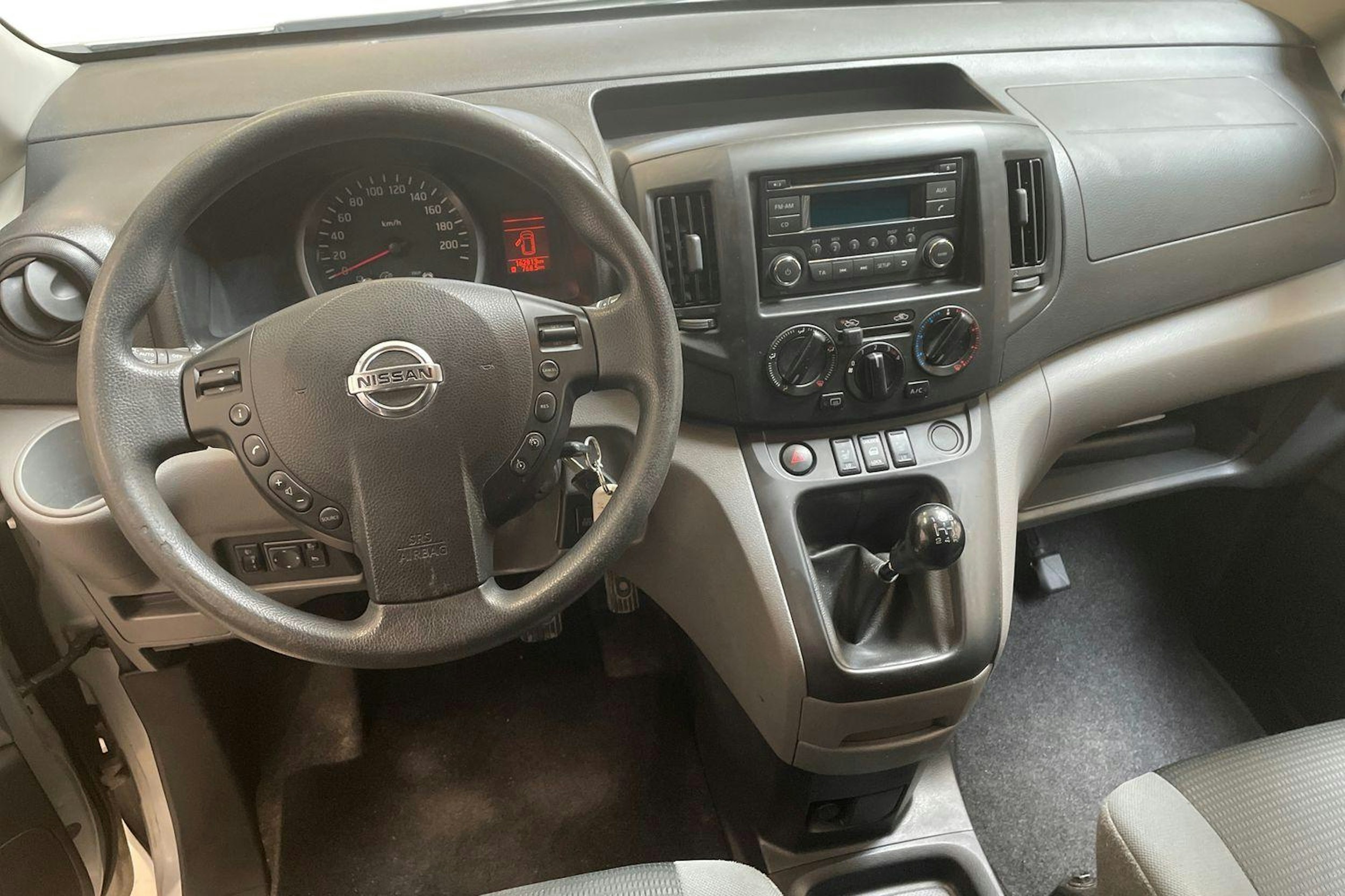 hopea Nissan NV200 2013 kuva 7.