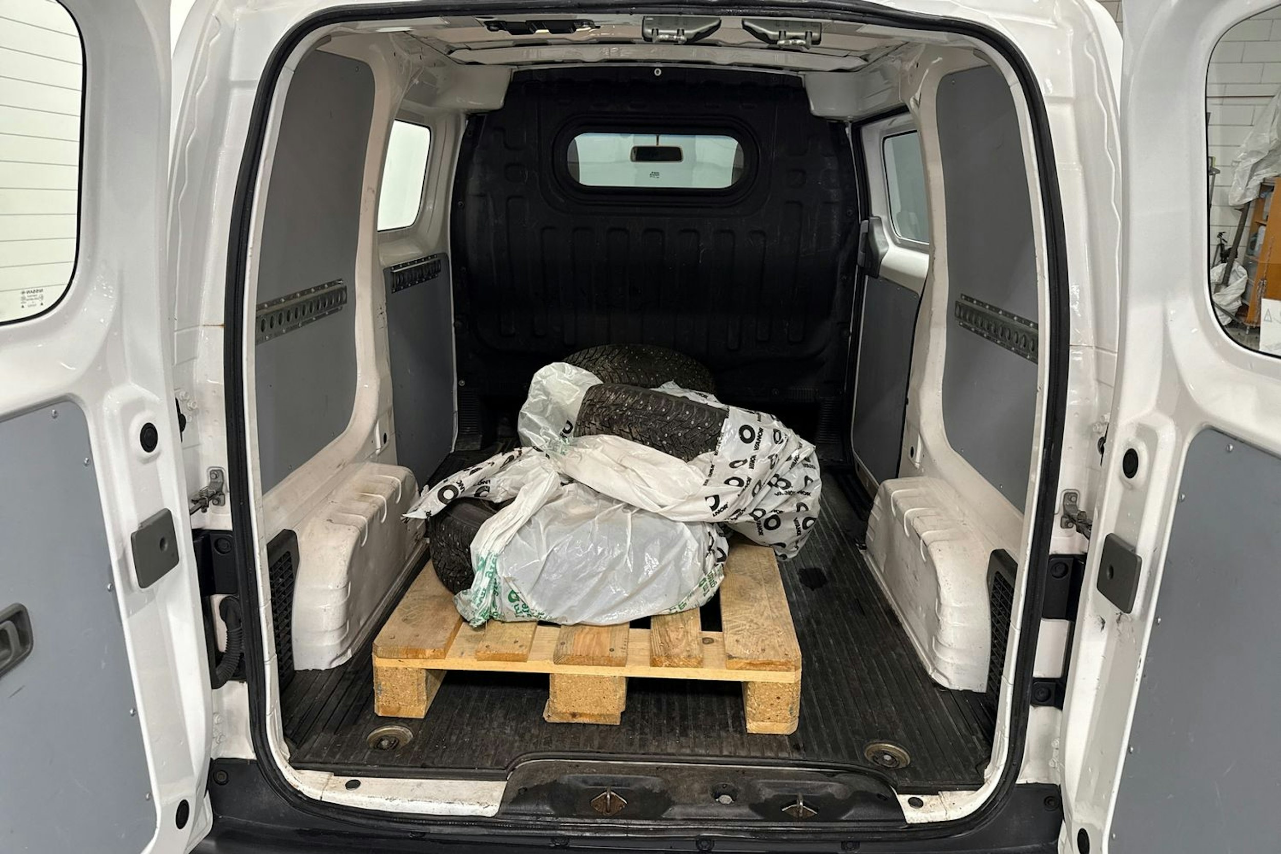 valkoinen Nissan NV200 2013 kuva 14.