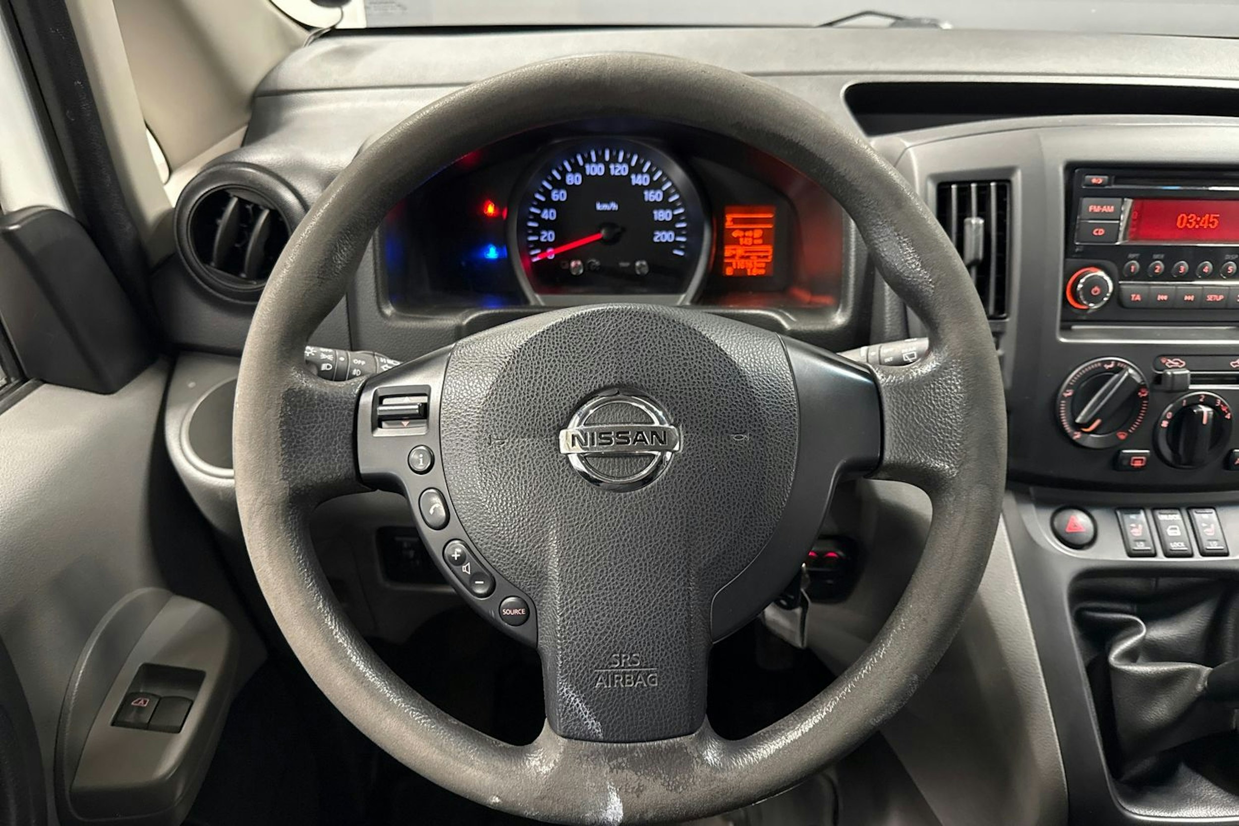 valkoinen Nissan NV200 2013 kuva 17.