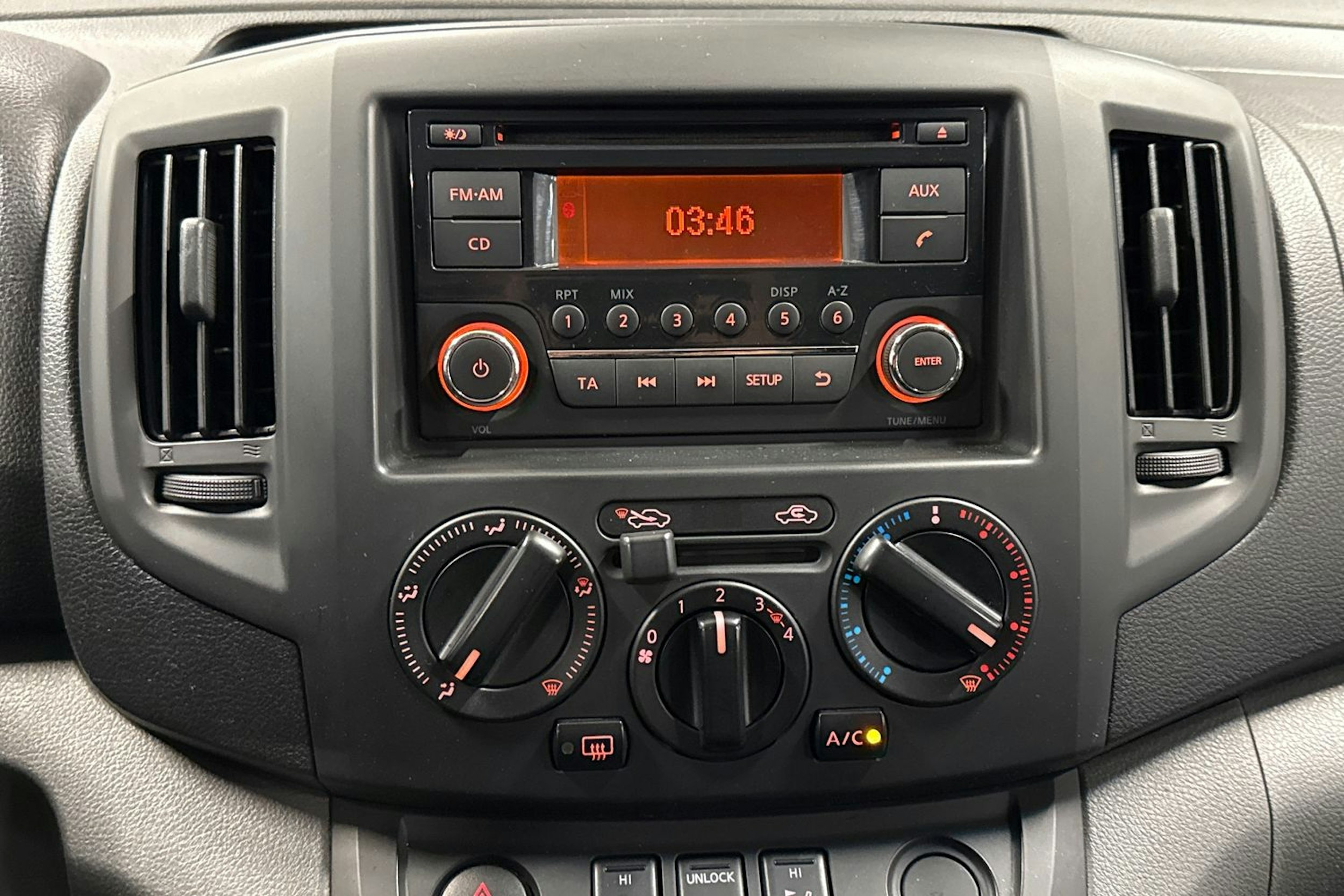valkoinen Nissan NV200 2013 kuva 19.