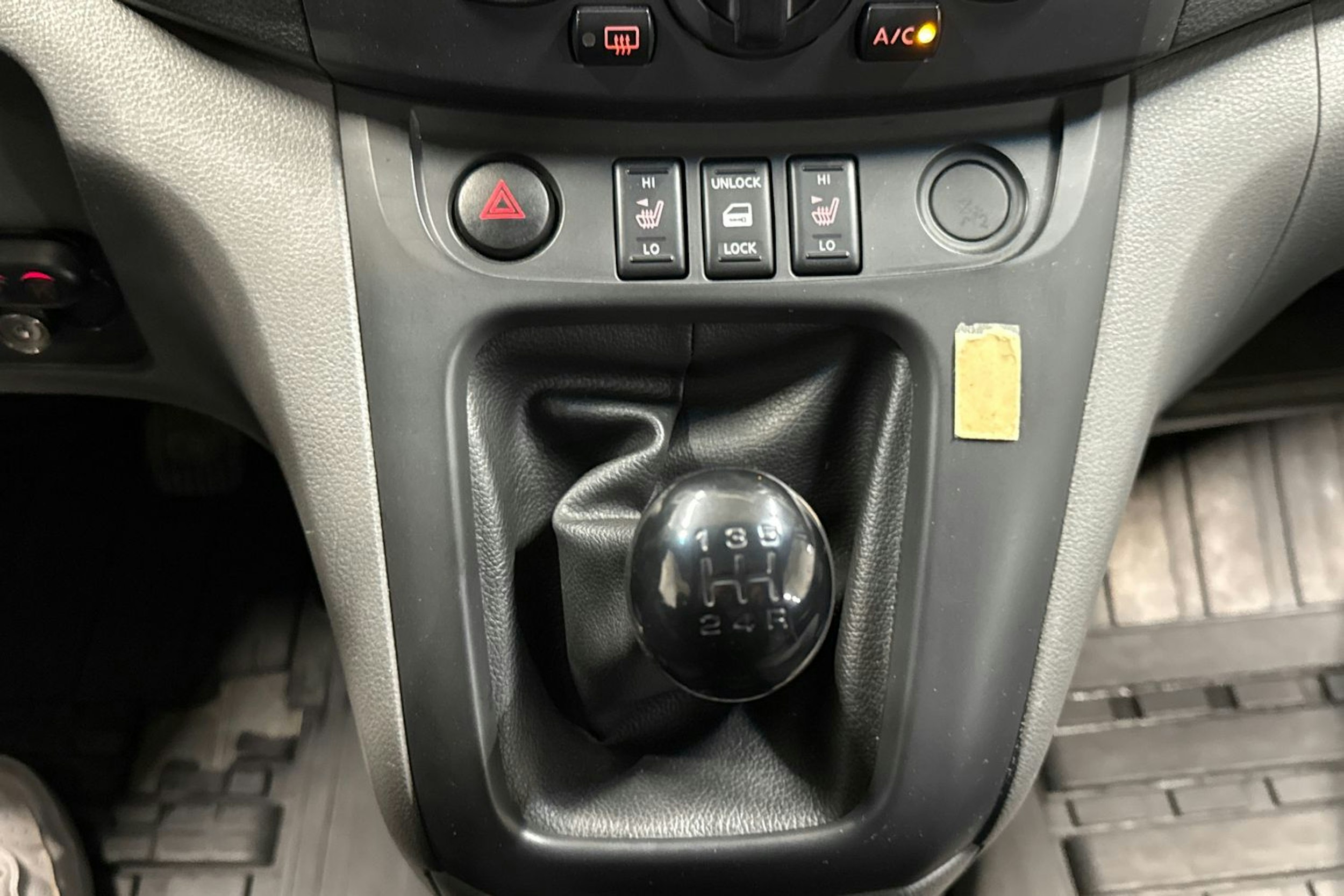 valkoinen Nissan NV200 2013 kuva 20.