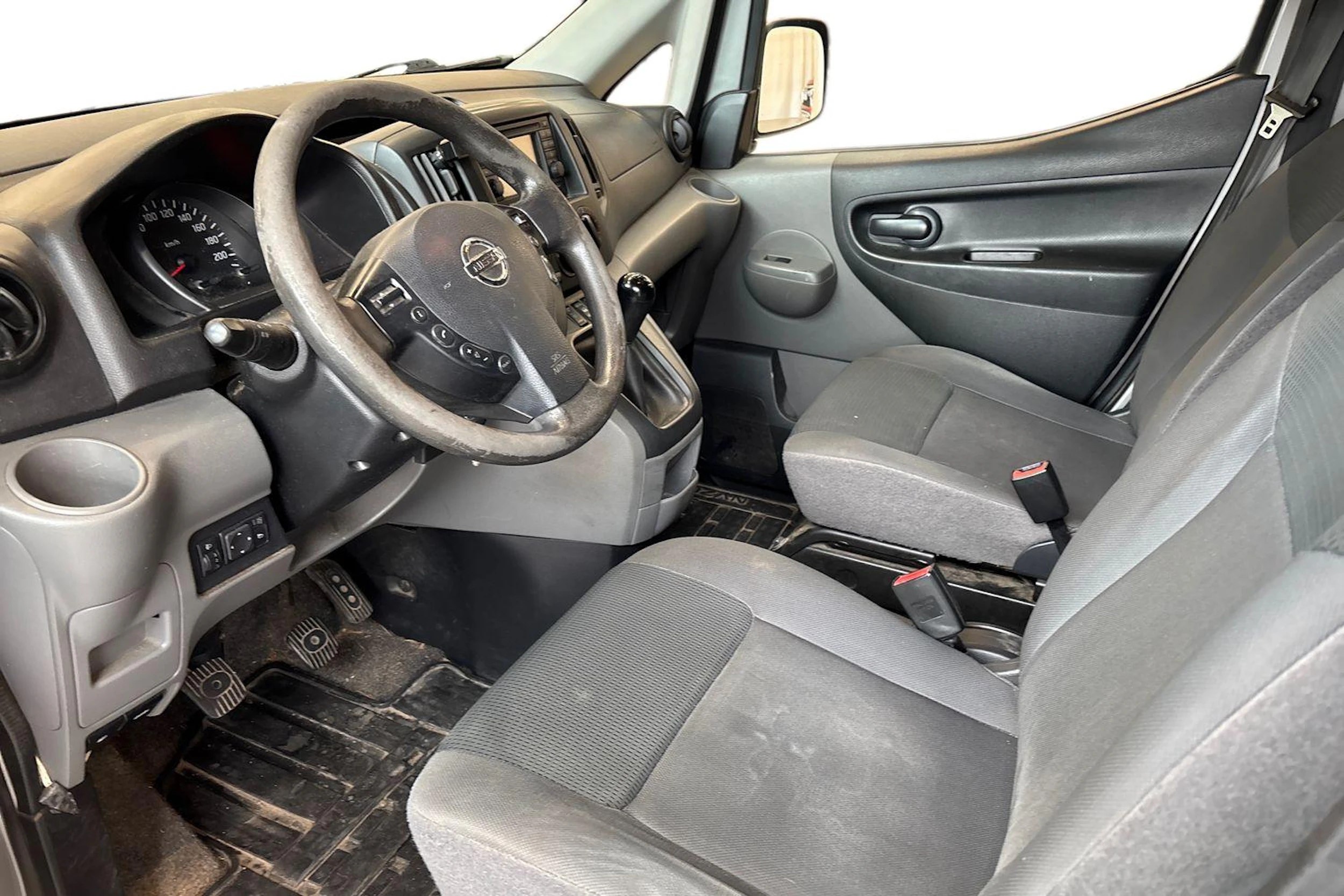 harmaa Nissan NV200 2015 kuva 3.