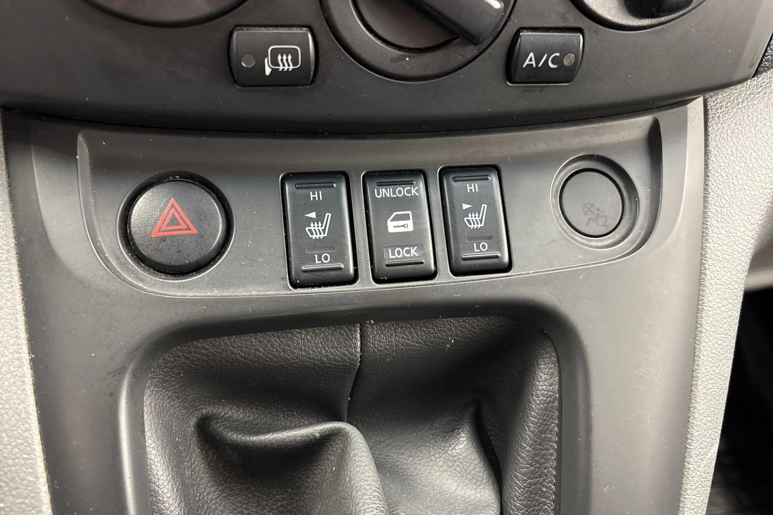 harmaa Nissan NV200 2015 kuva 16.