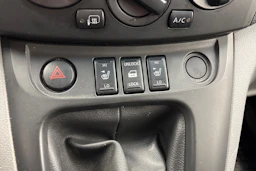 harmaa Nissan NV200 2015 kuva 16.