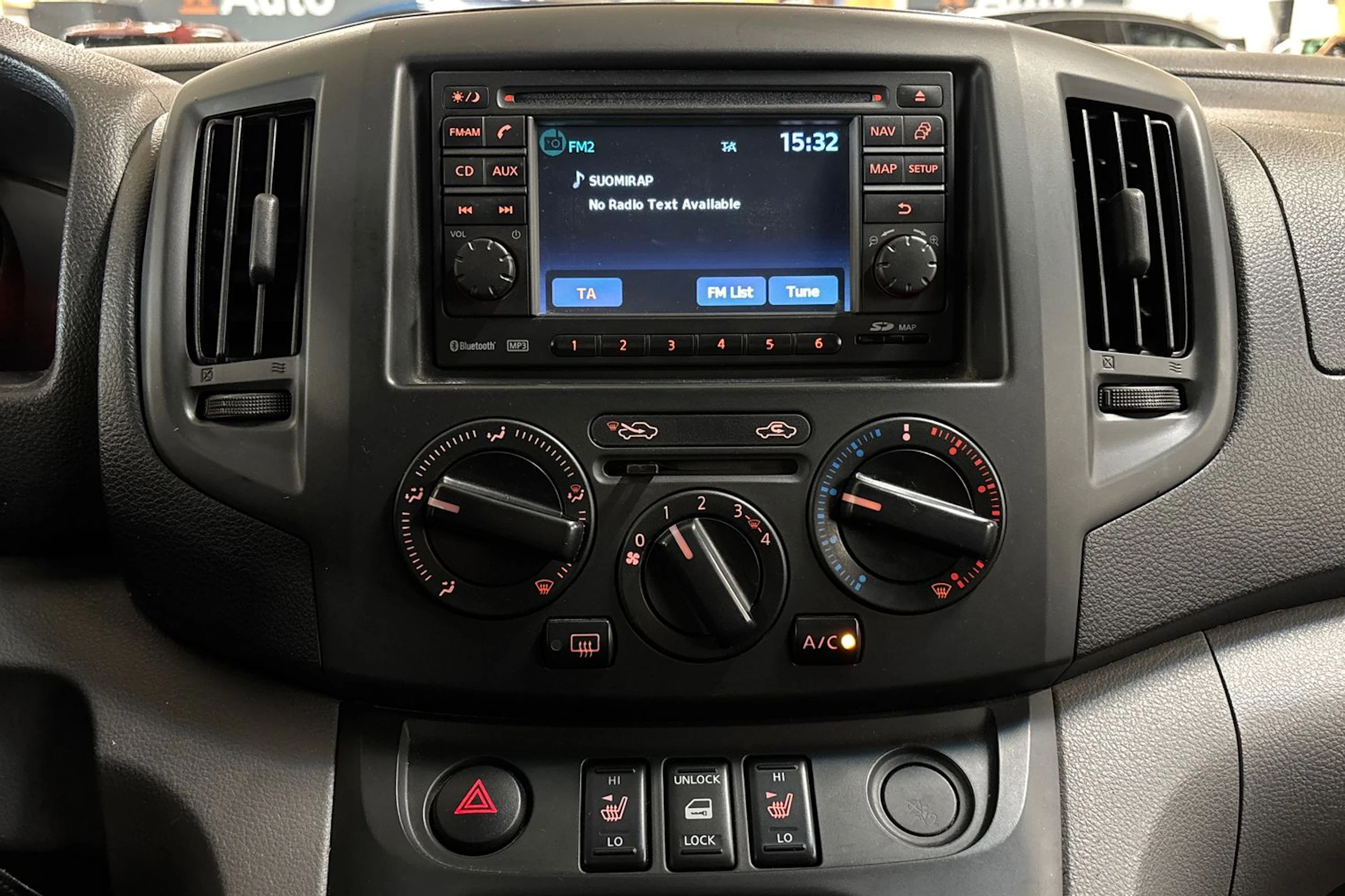 valkoinen Nissan NV200 2017 kuva 21.