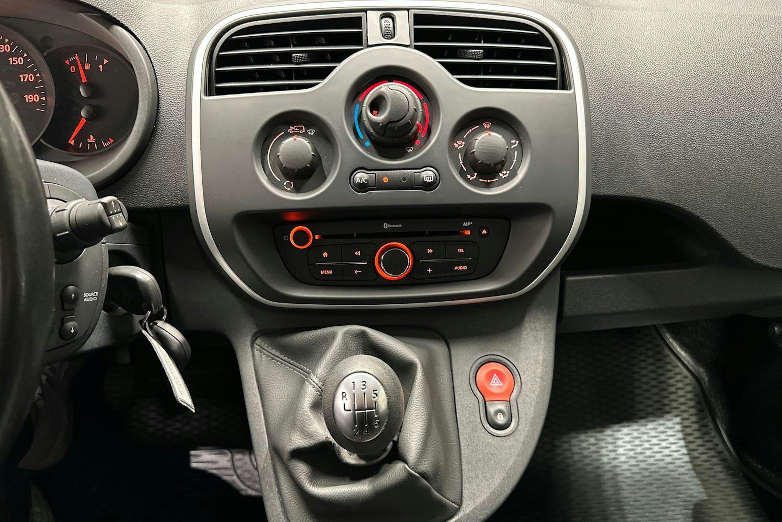 valkoinen Nissan NV250 2020 kuva 19.