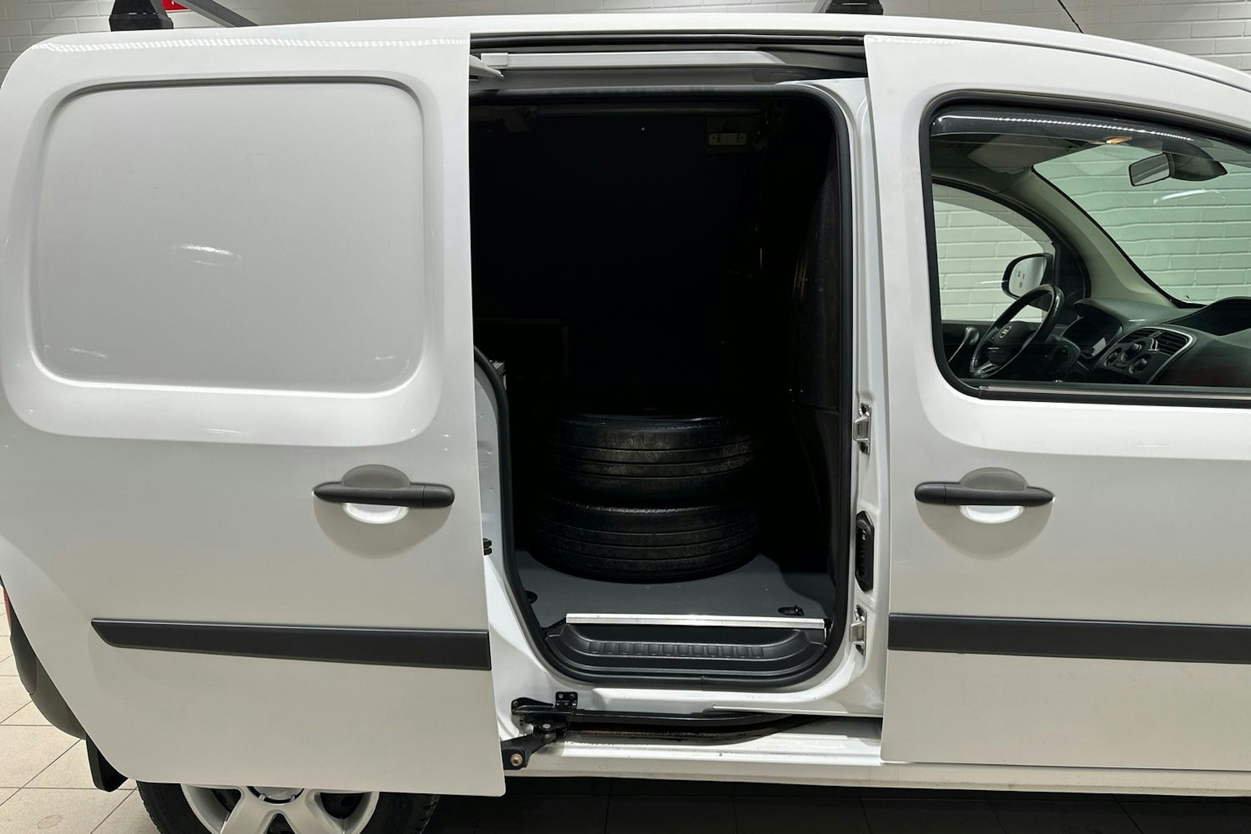 valkoinen Nissan NV250 2020 kuva 23.