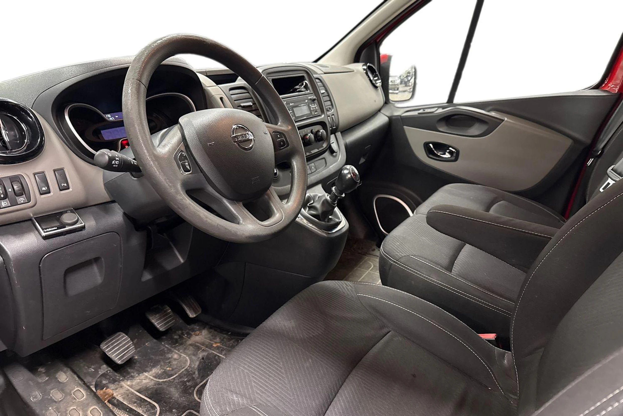 punainen Nissan NV300 2018 kuva 3.
