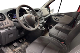 punainen Nissan NV300 2018 kuva 3.