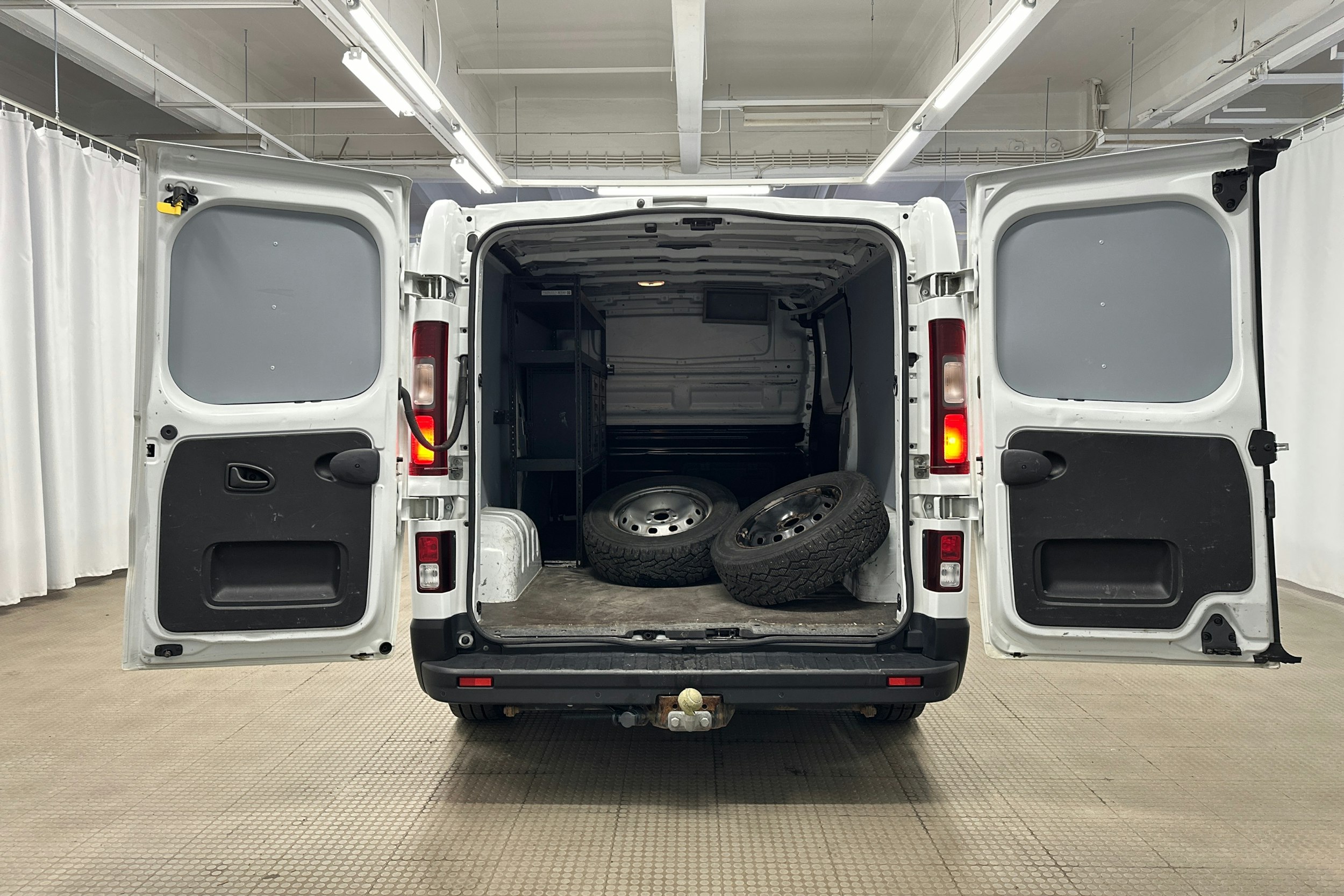 valkoinen Nissan NV300 2019 kuva 10.