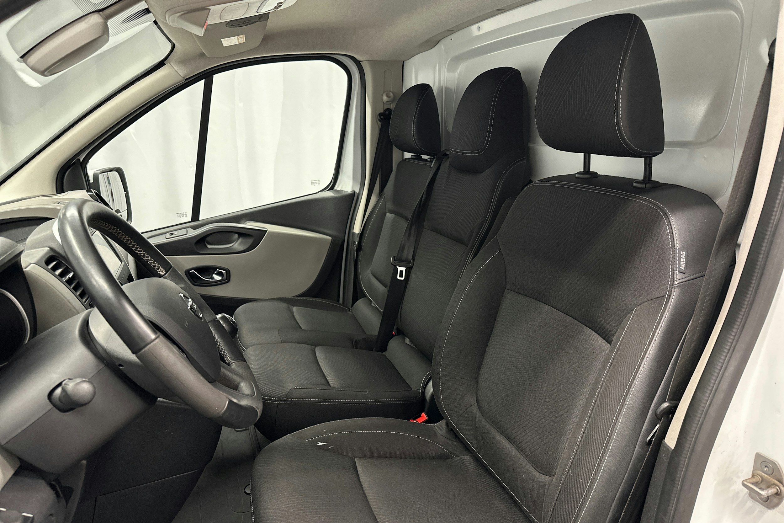 valkoinen Nissan NV300 2019 kuva 13.