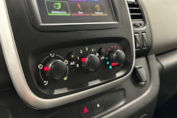 valkoinen Nissan NV300 2019 kuva 22.