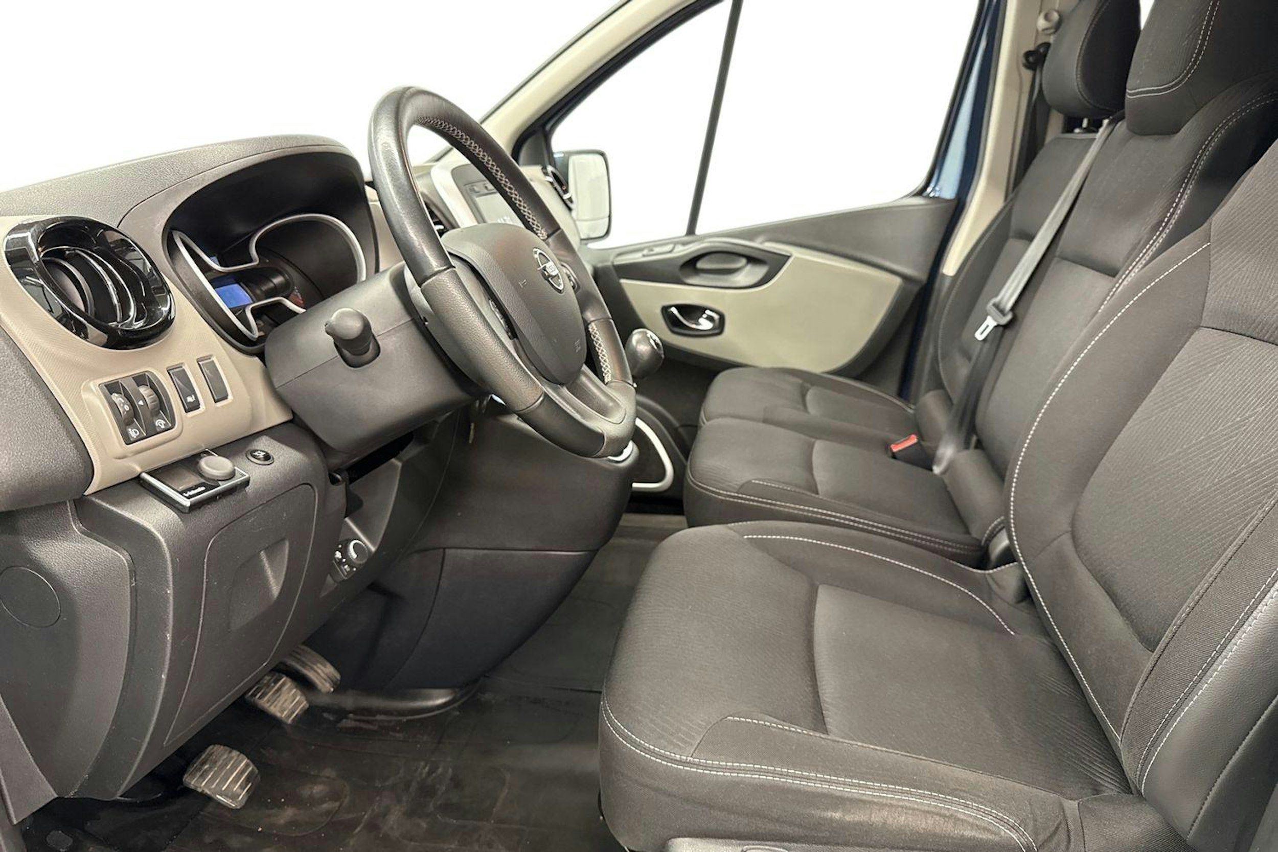 sininen Nissan NV300 2019 kuva 7.