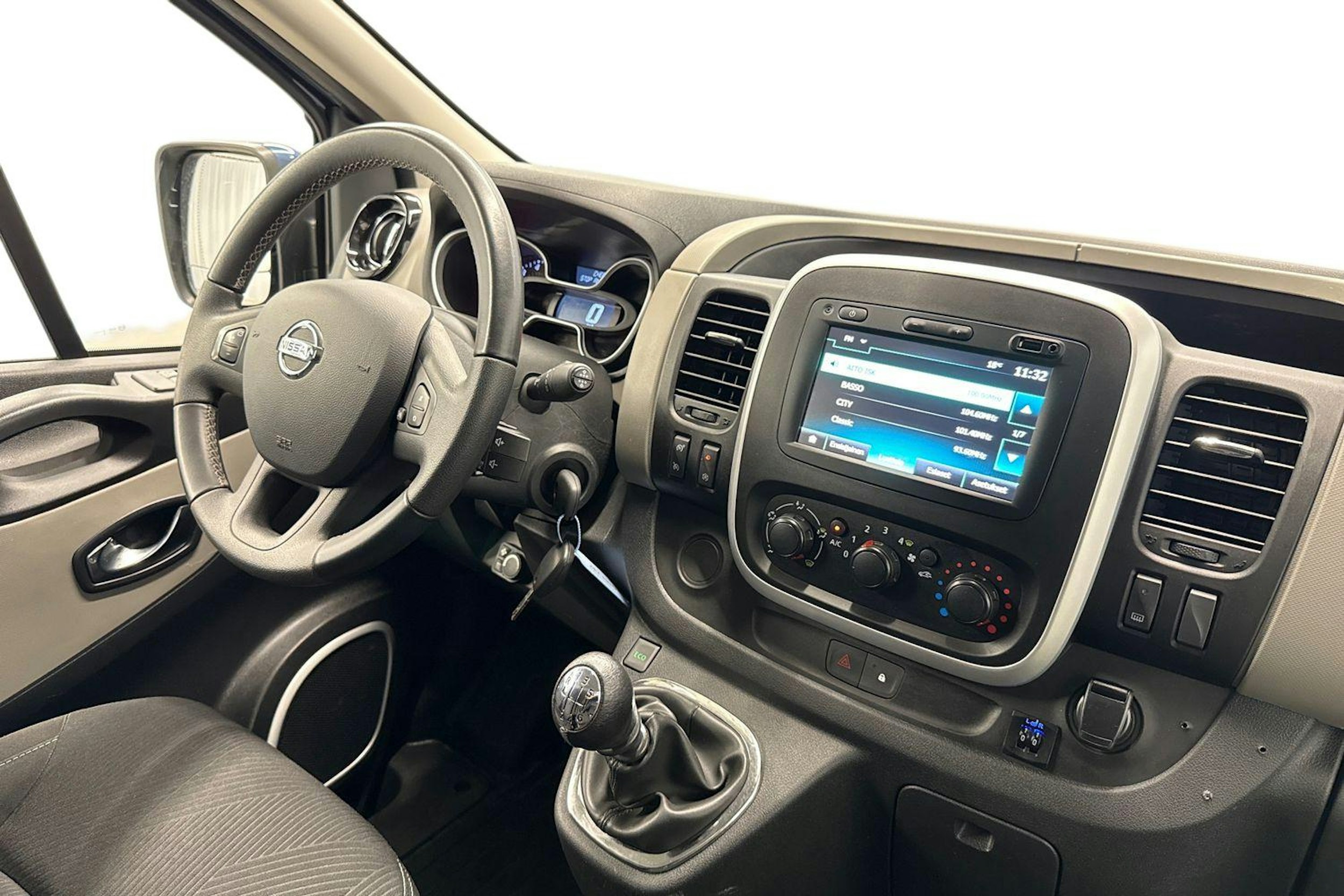 sininen Nissan NV300 2019 kuva 10.