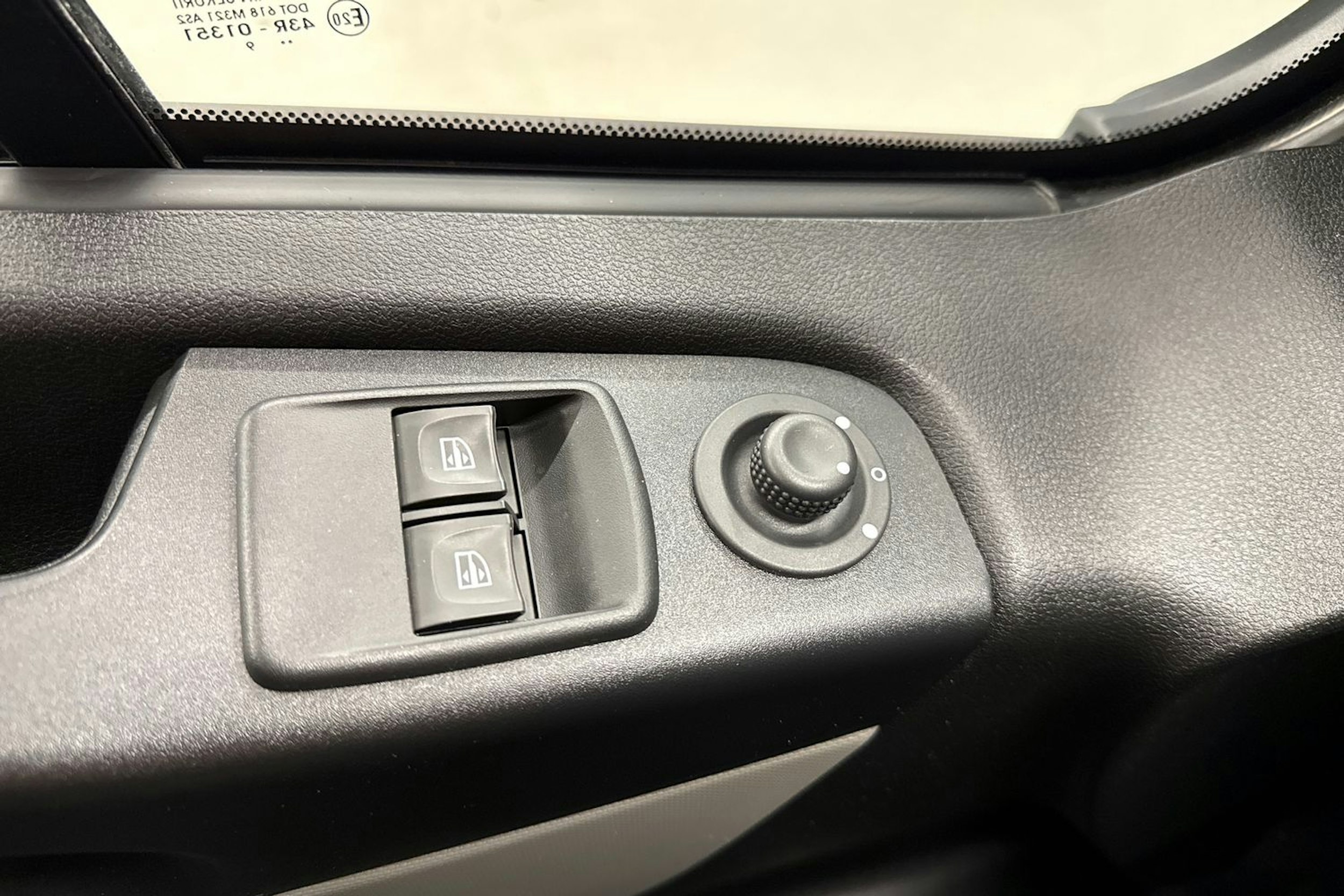 sininen Nissan NV300 2019 kuva 18.