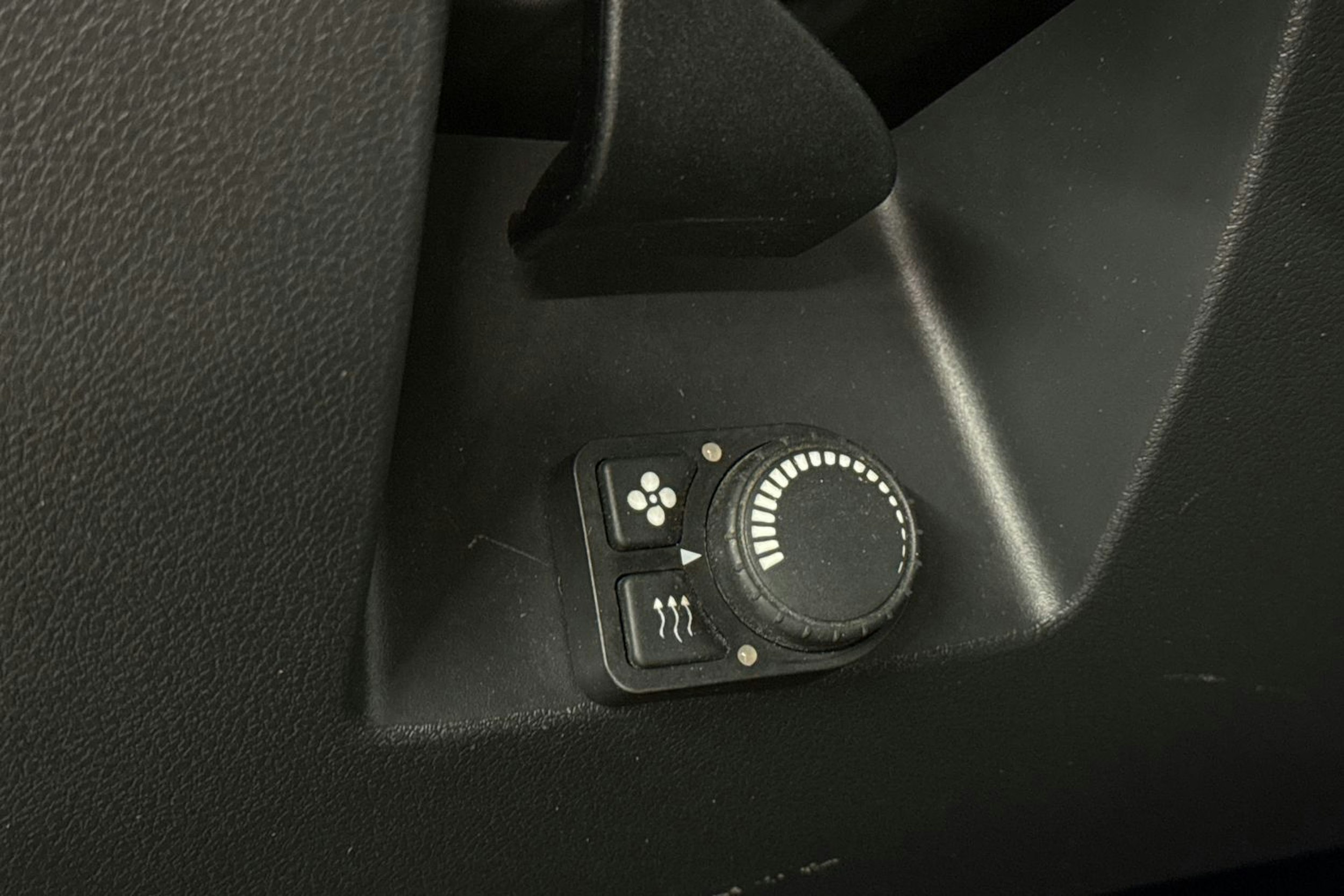 sininen Nissan NV300 2019 kuva 19.