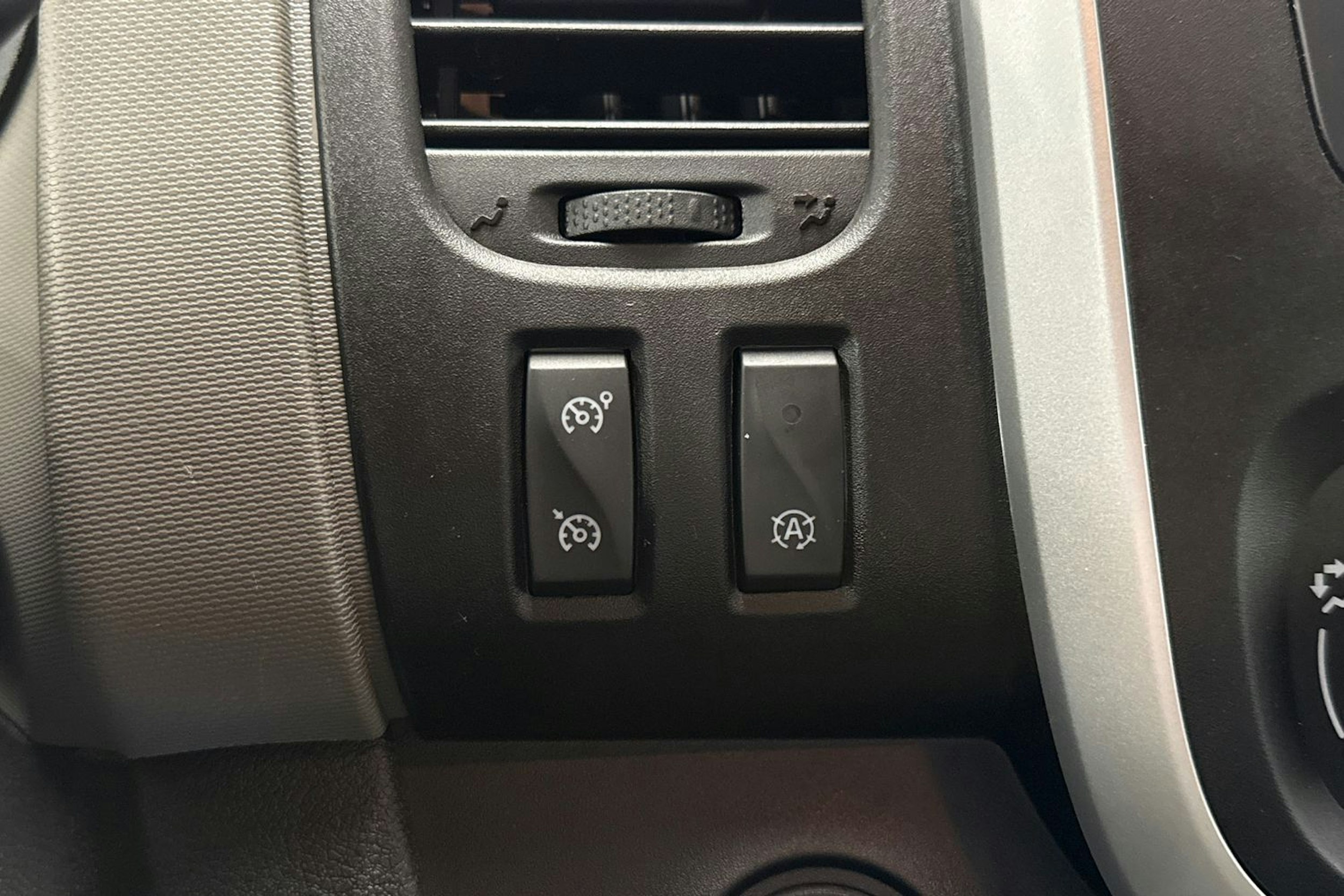 sininen Nissan NV300 2019 kuva 20.