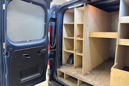 sininen Nissan NV300 2019 kuva 27.