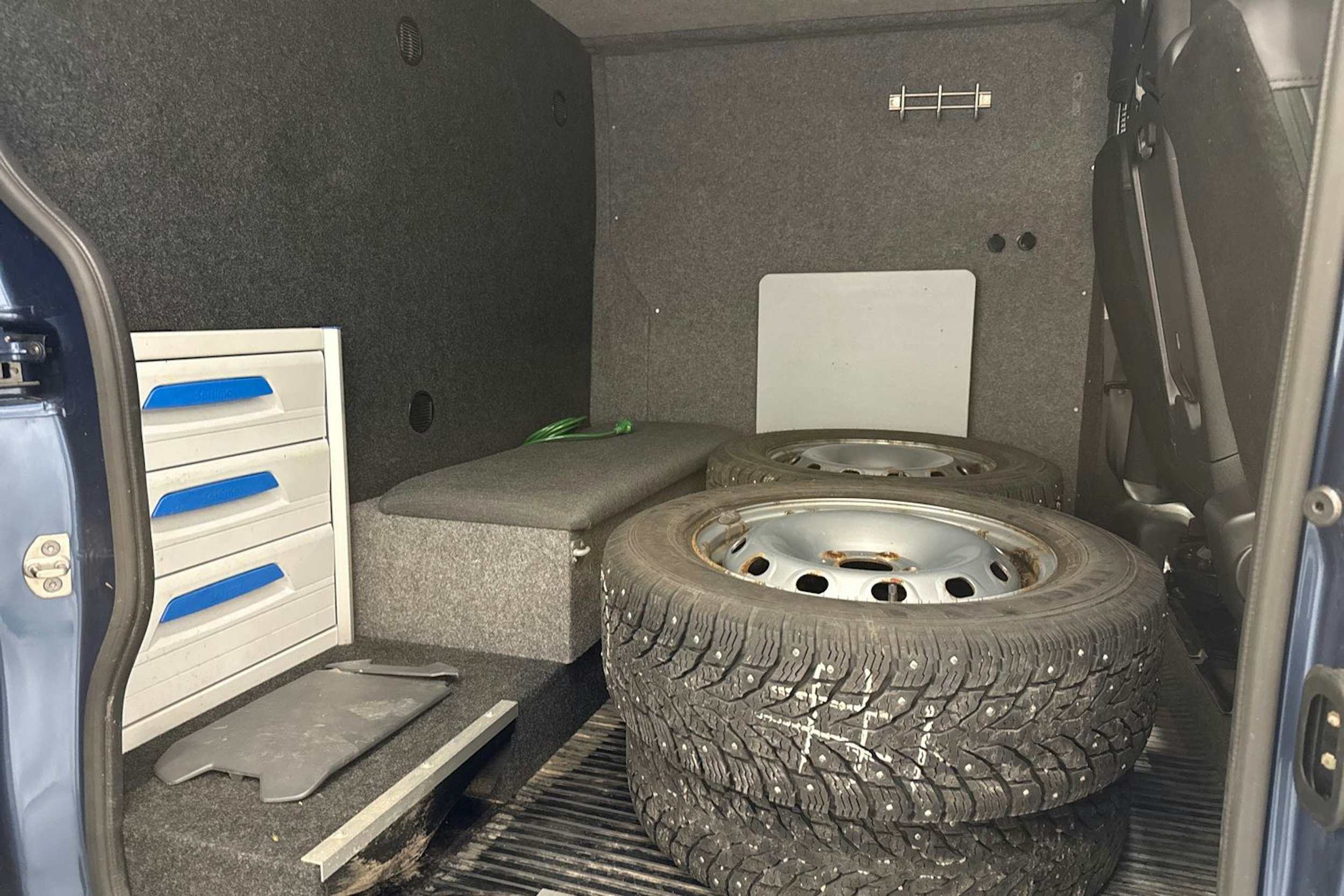 sininen Nissan NV300 2019 kuva 28.