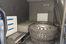 sininen Nissan NV300 2019 kuva 28.